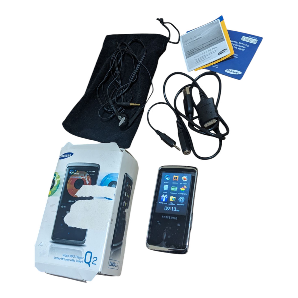 Samsung Q2 Video MP3 Player 8 GB Black YP-Q2 J CB Portable‎ Music Radio